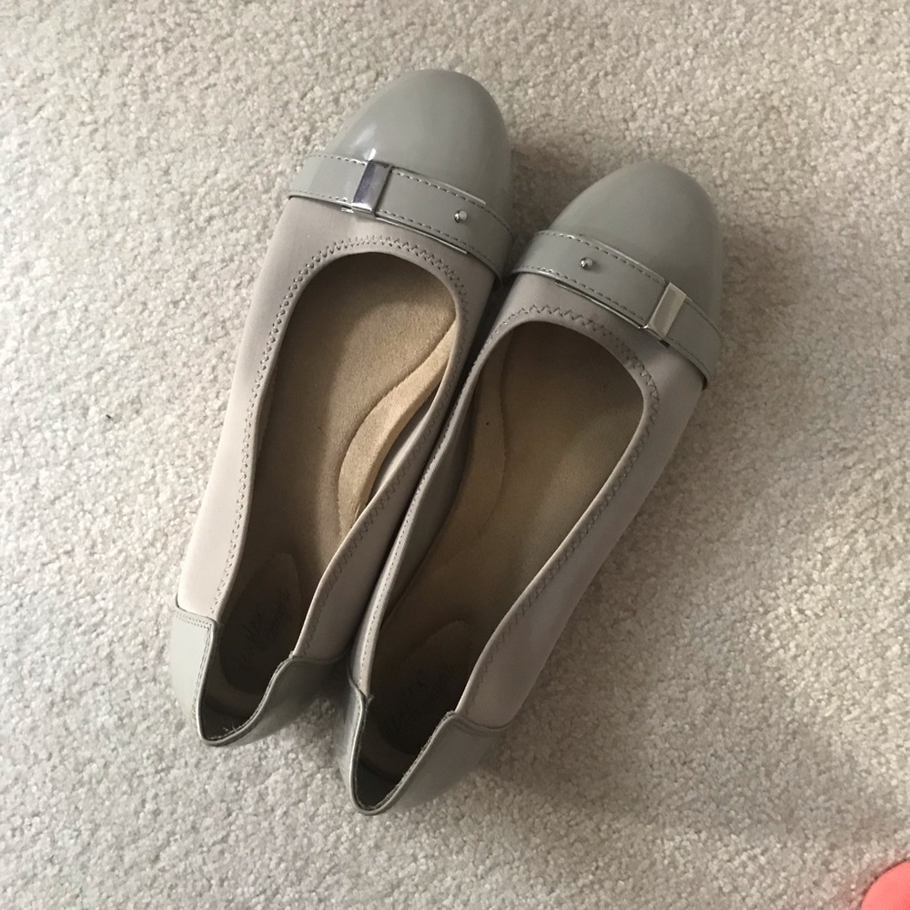 Payless Dexflex nude flats in size 13W